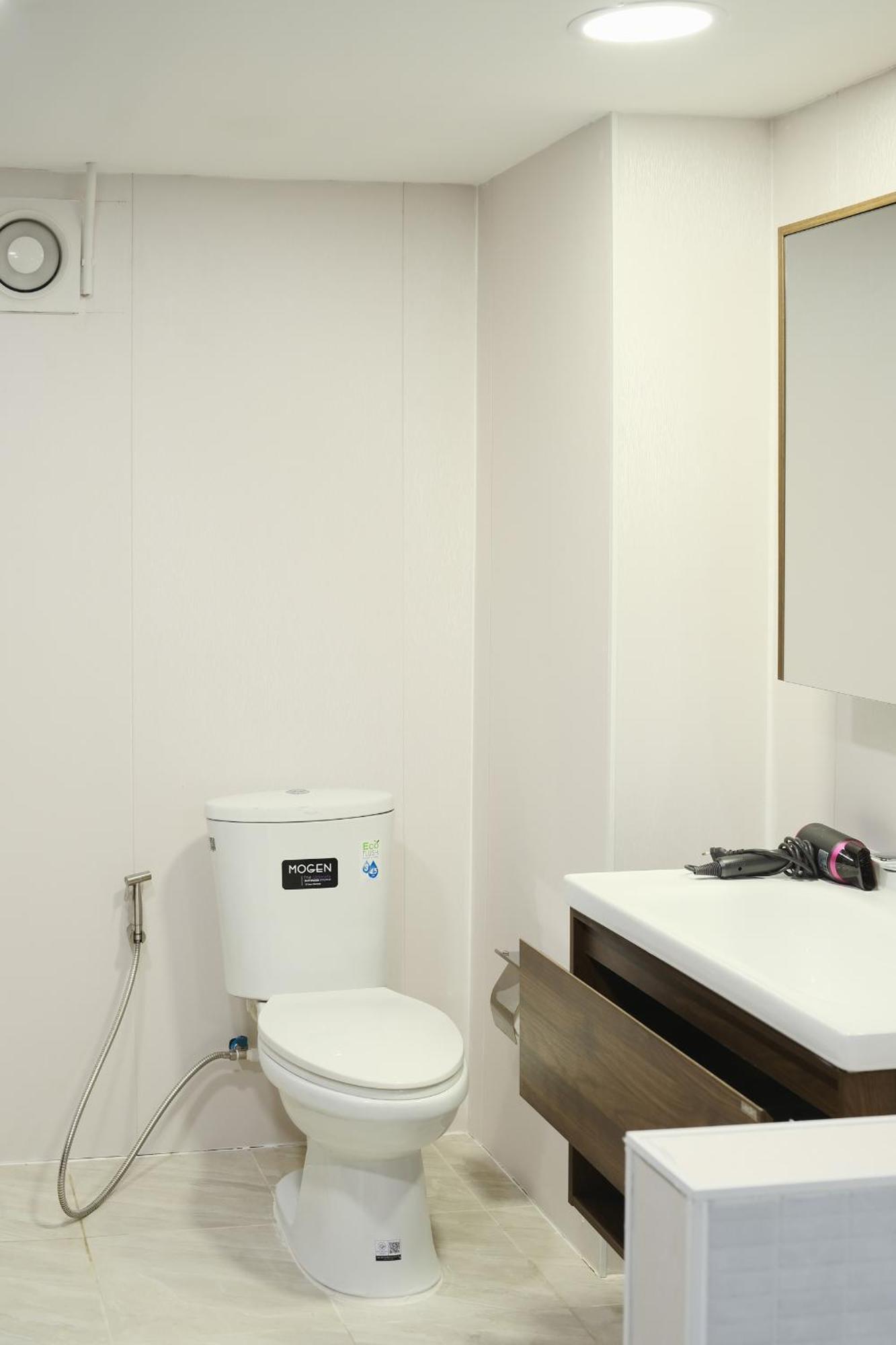Hidden Gems In China Town, 2Br Apartment Банкок Екстериор снимка