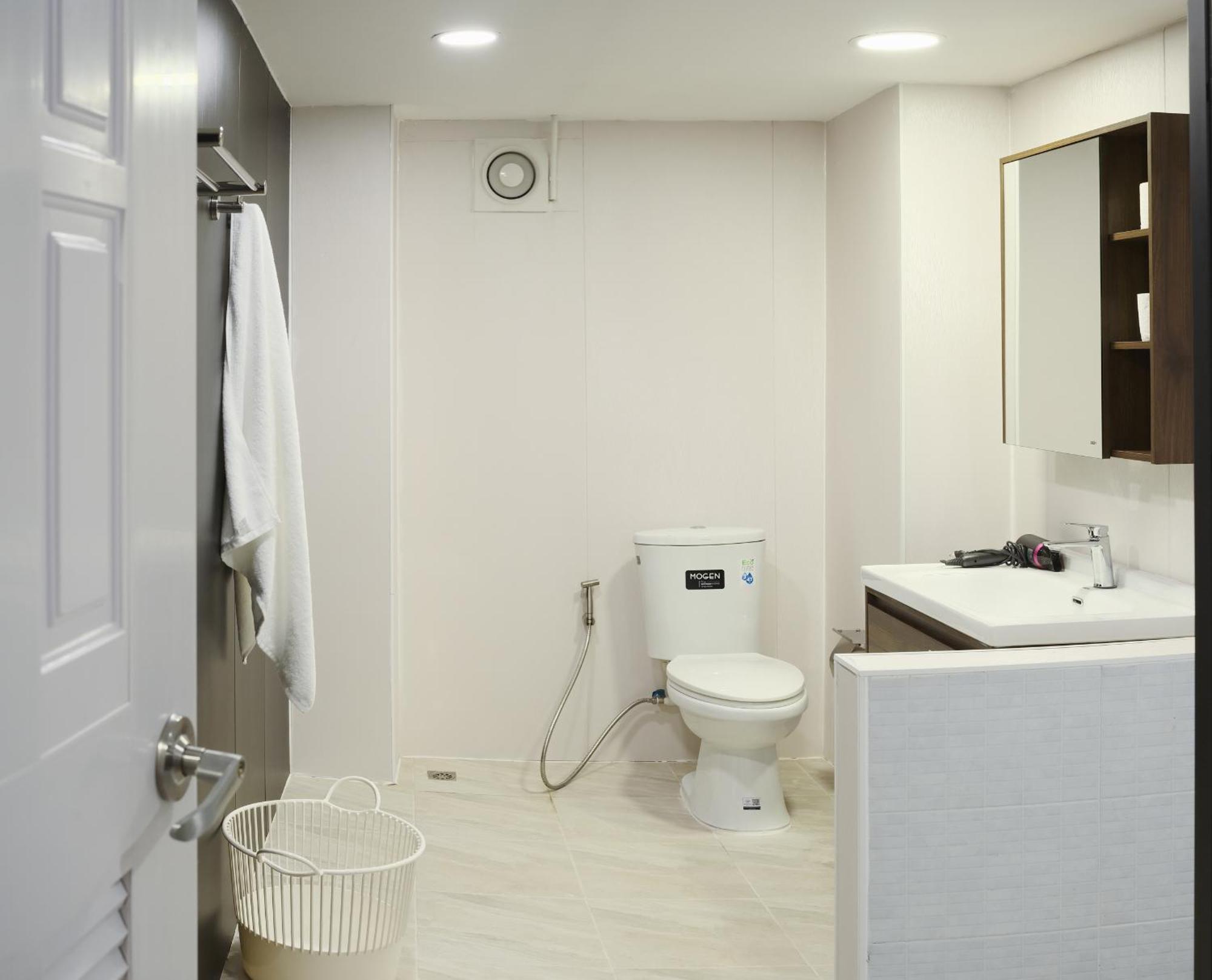 Hidden Gems In China Town, 2Br Apartment Банкок Екстериор снимка