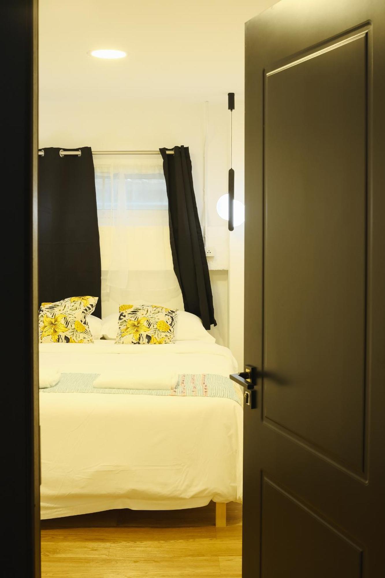Hidden Gems In China Town, 2Br Apartment Банкок Екстериор снимка